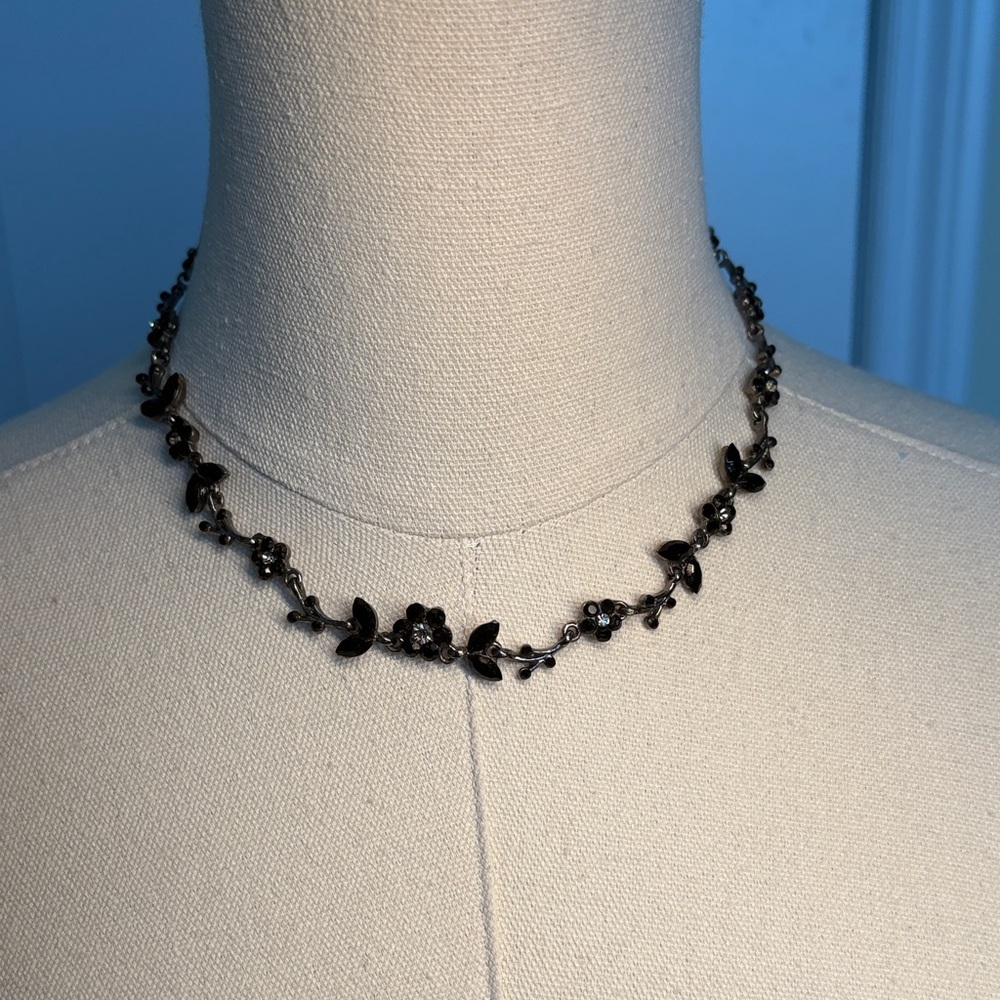 Elegant Black Floral Necklace